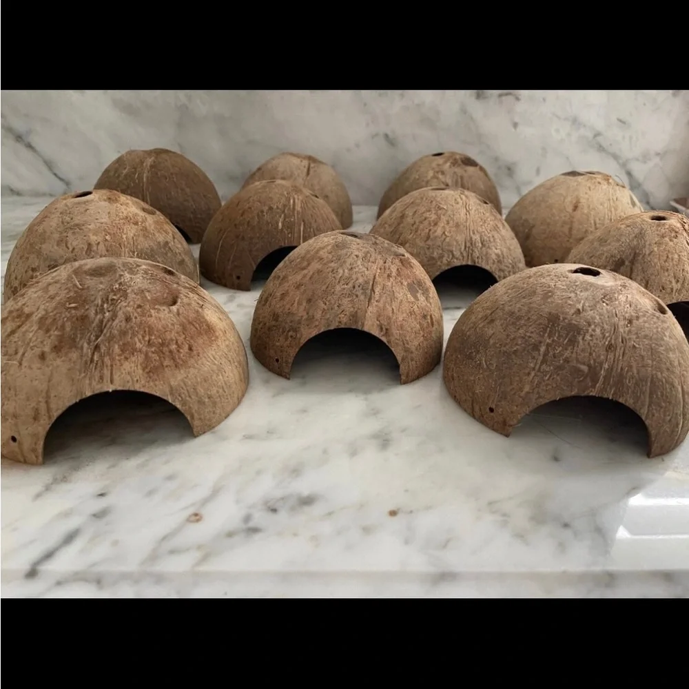 Coconut hut for small pets, reptiles, geckos, lizards, frog, fish, mice, etc